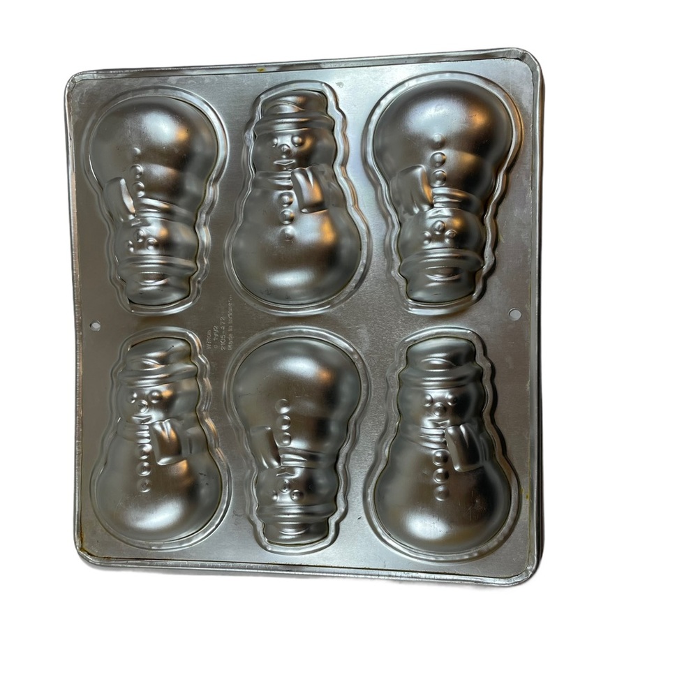 WILTON ALUMINUM 6 CAVITY MINI SNOWMAN CAKE MUFFIN PAN Christmas Holiday Bakeware
